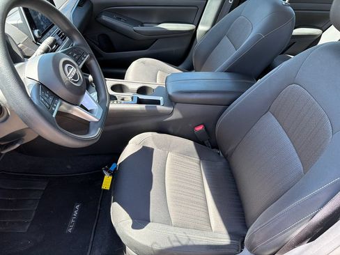 Used 2025 Nissan Altima 2.5 SV FWD image 9