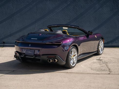 Used 2024 Ferrari Roma Spider image 8