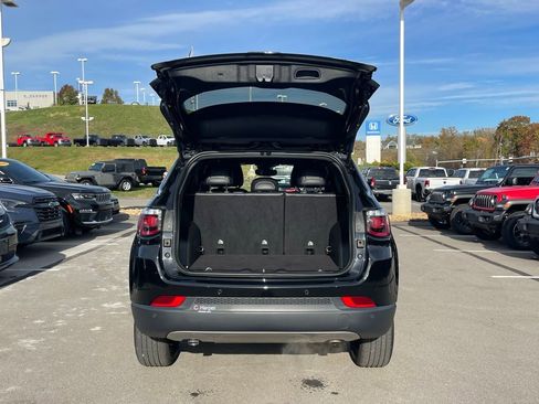 Used 2024 Jeep Compass Limited image 16