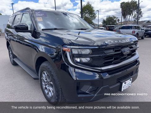 Used 2025 Ford Expedition Active RWD image 5