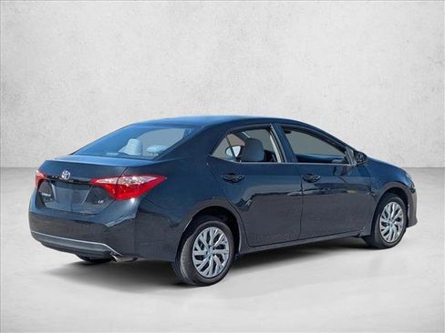 Used 2018 Toyota Corolla LE image 5