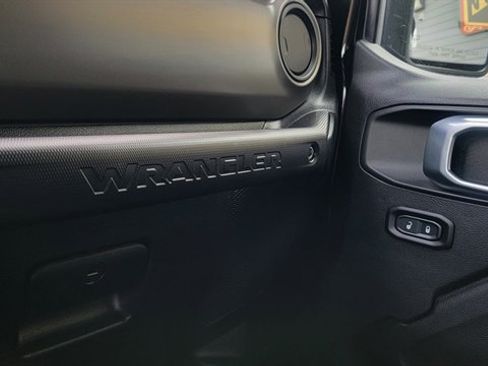 Used 2022 Jeep Wrangler Sport image 54