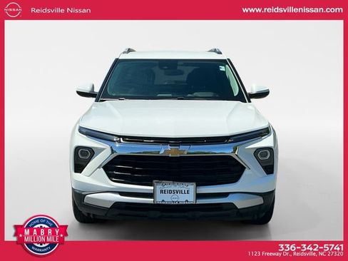 Used 2025 Chevrolet TrailBlazer LT AWD/4WD image 9