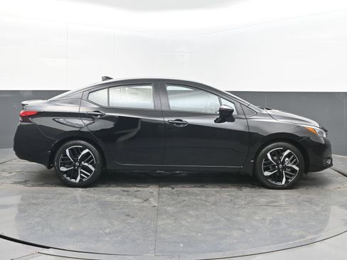 New 2025 Nissan Versa SR w/ Trunk Package image 8