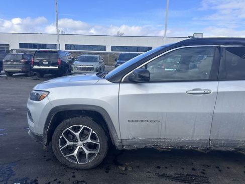 Used 2024 Jeep Compass Limited image 4