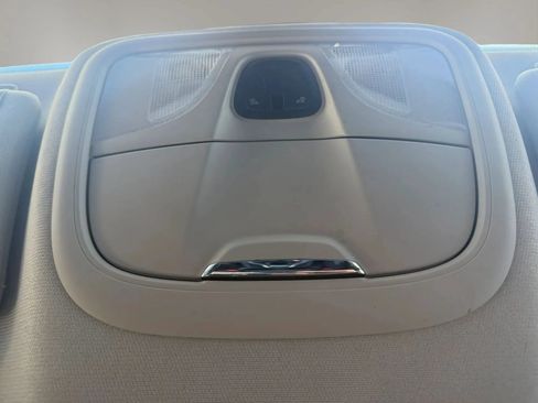 Used 2019 Jeep Cherokee Latitude Plus w/ Cold Weather Group AWD/4WD image 24