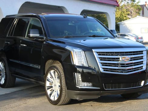 Used 2016 Cadillac Escalade Platinum AWD/4WD image 3