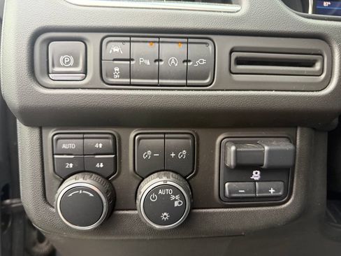 Used 2021 Chevrolet Suburban LT w/ LT Signature Package AWD/4WD image 13