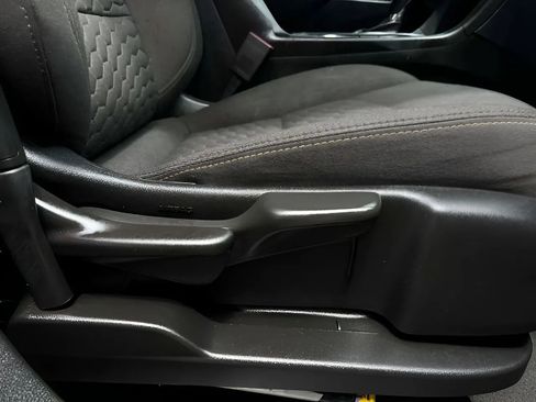 Used 2019 Chevrolet Equinox LT w/ Driver Convenience Package image 24