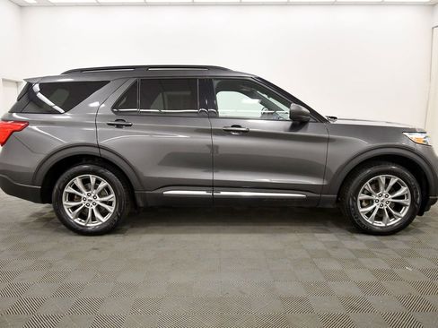 Used 2020 Ford Explorer XLT w/ Equipment Group 202A AWD/4WD image 9