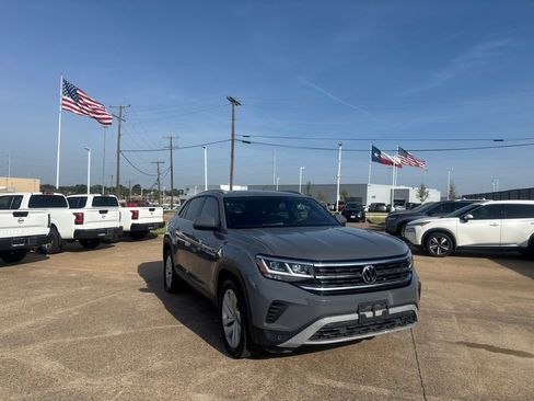 Used 2021 Volkswagen Atlas Cross Sport SE FWD image 1