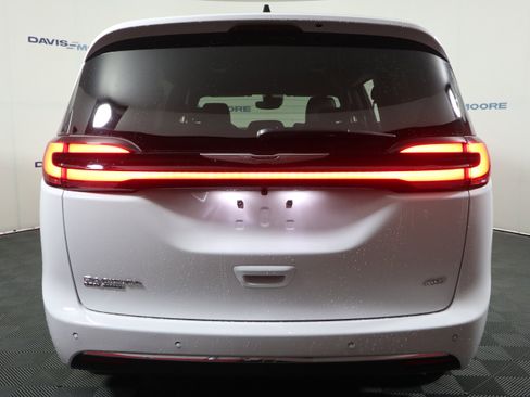 New 2026 Chrysler Pacifica Select image 7