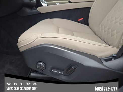 Used 2026 Volvo XC90 B5 Plus w/ Protection Package Premier AWD/4WD image 18