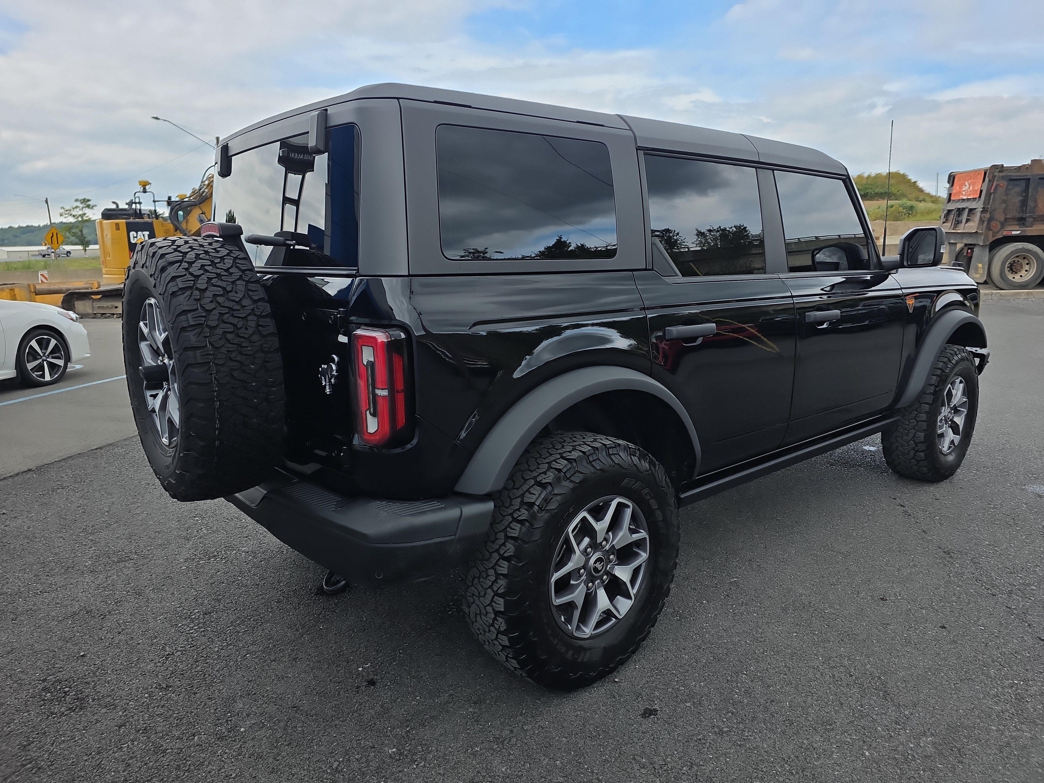 Used 2024 Ford Bronco Badlands AWD/4WD image 3