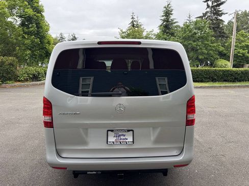 Used 2016 Mercedes-Benz Metris Passenger image 8