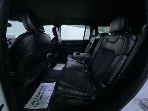 Used 2023 Jeep Grand Cherokee L Laredo image 25