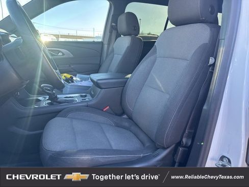 Used 2023 Chevrolet Traverse LT image 23