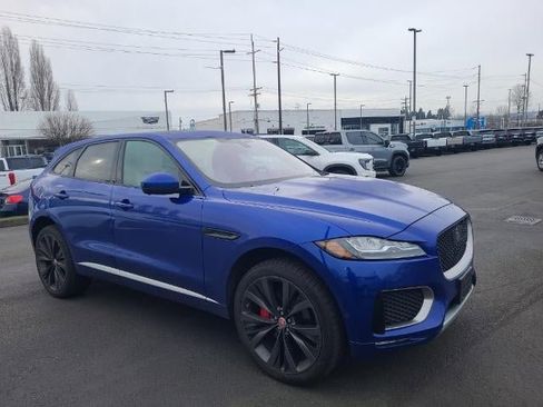 Used 2017 Jaguar F-PACE First Edition image 3