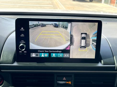 Used 2025 Honda Pilot Elite image 16