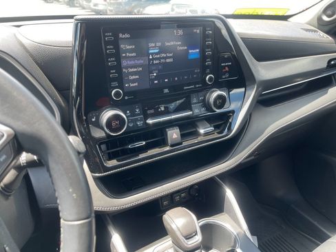 Used 2021 Toyota Highlander XSE FWD image 22