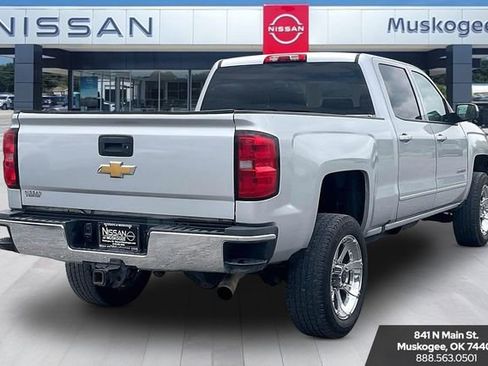 Used 2017 Chevrolet Silverado 2500 LT AWD/4WD image 5