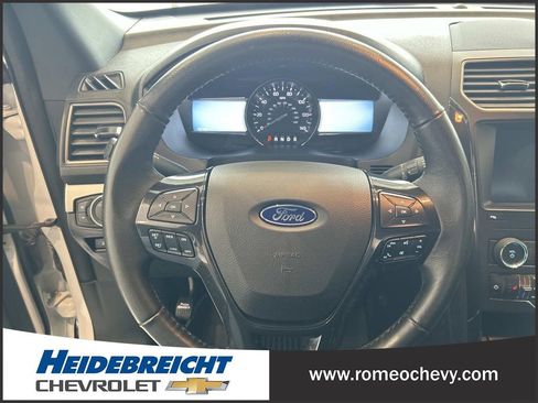 Used 2019 Ford Explorer XLT w/ Equipment Group 202A AWD/4WD image 18