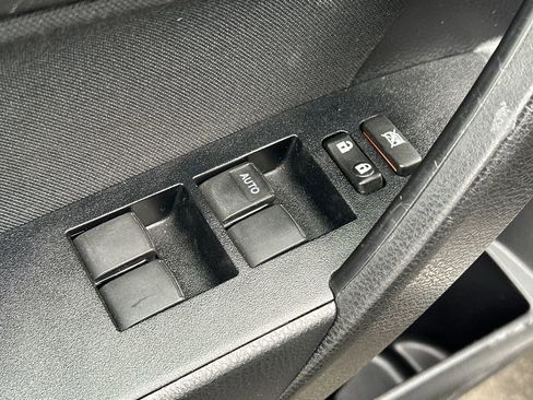 Used 2014 Toyota Corolla LE image 12