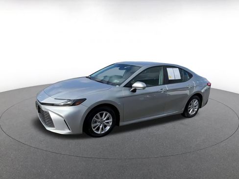 Used 2025 Toyota Camry LE image 7
