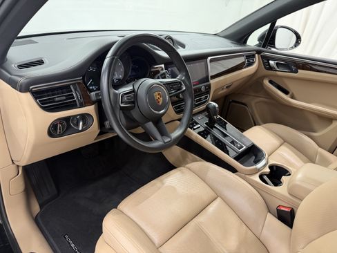 Certified 2023 Porsche Macan S AWD/4WD image 4