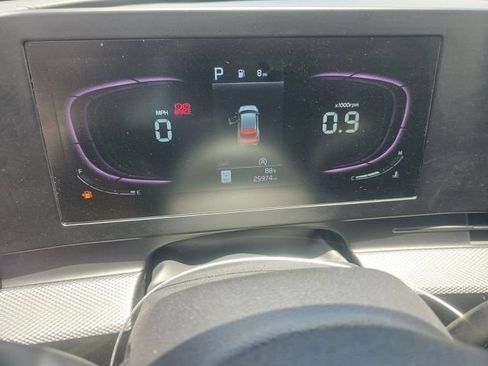 Used 2025 Kia Sportage LX FWD image 9