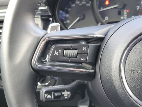 Certified 2025 Porsche Macan image 13