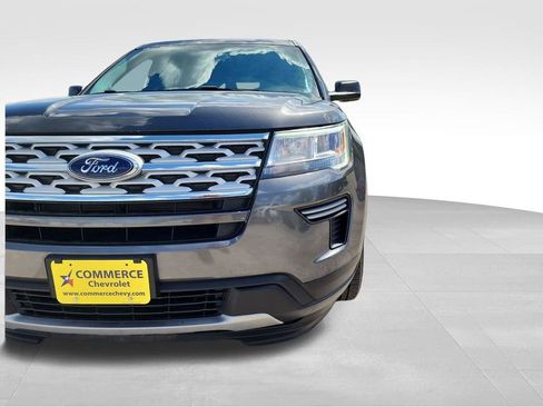 Used 2018 Ford Explorer XLT image 9