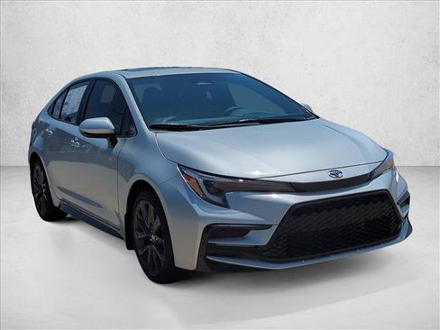 Used 2025 Toyota Corolla XSE FWD image 3