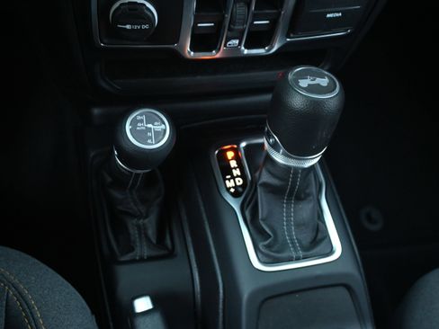 Used 2025 Jeep Wrangler Unlimited Sahara w/ Safety Group AWD/4WD image 26