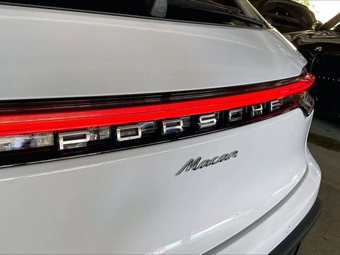 Used 2024 Porsche Macan AWD/4WD image 30