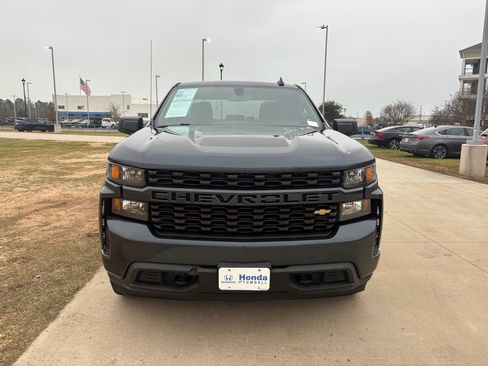 Used 2020 Chevrolet Silverado 1500 Custom w/ Custom Value Package image 3