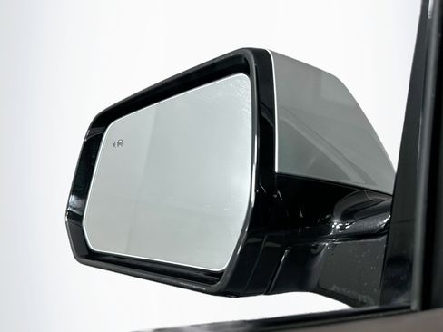 Used 2020 Chevrolet Traverse LT image 16