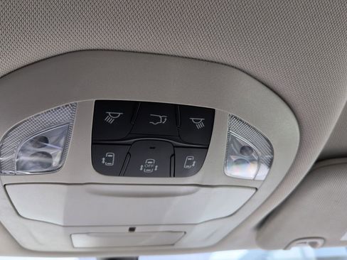 Used 2023 Chrysler Pacifica Touring-L FWD image 20
