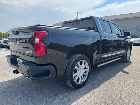 Used 2022 Chevrolet Silverado 1500 High Country w/ High Country Premium Package AWD/4WD image 8