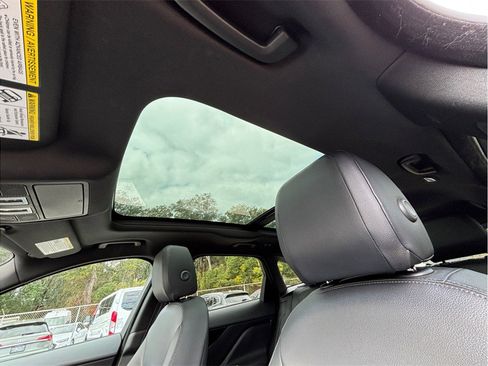 Used 2018 Jaguar F-PACE Premium image 40