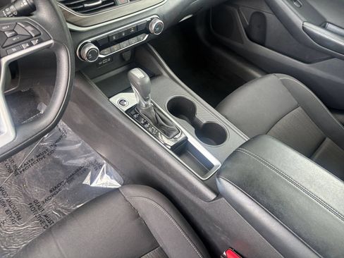 Used 2025 Nissan Altima 2.5 SV FWD image 37