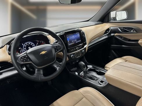 Used 2023 Chevrolet Traverse Premier FWD image 12