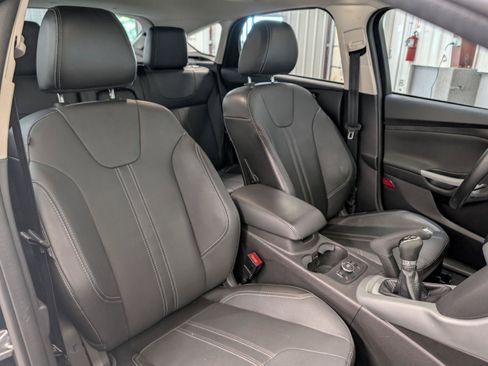 Used 2014 Ford Focus SE w/ Equipment Group 201A FWD image 7