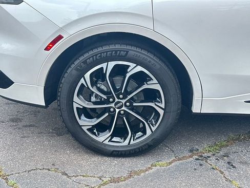 New 2026 Lincoln Nautilus Reserve AWD/4WD image 19
