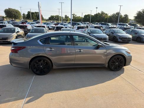Used 2017 Nissan Altima 2.5 SR w/ Midnight Edition Package FWD image 6