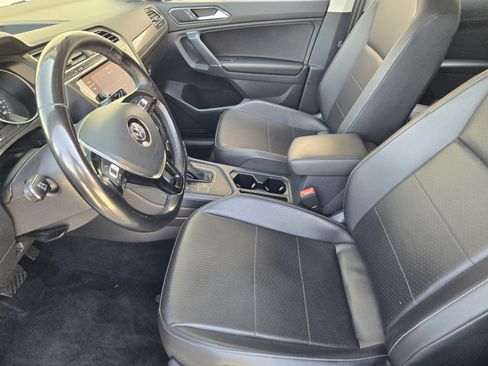 Used 2018 Volkswagen Tiguan SE FWD image 11