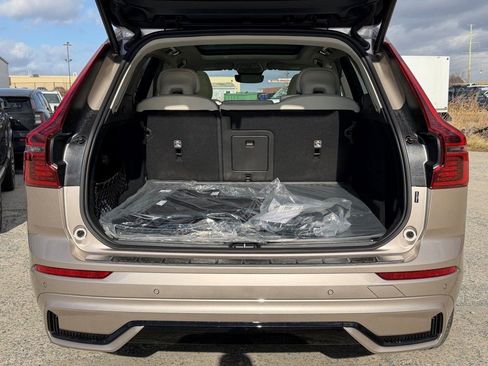 New 2026 Volvo XC60 T8 Ultra w/ Protection Package Premier image 14