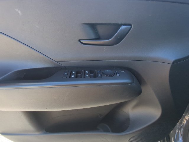 Used 2025 Hyundai Kona SEL FWD image 12