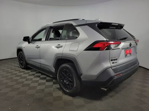 Used 2021 Toyota RAV4 XLE FWD image 5