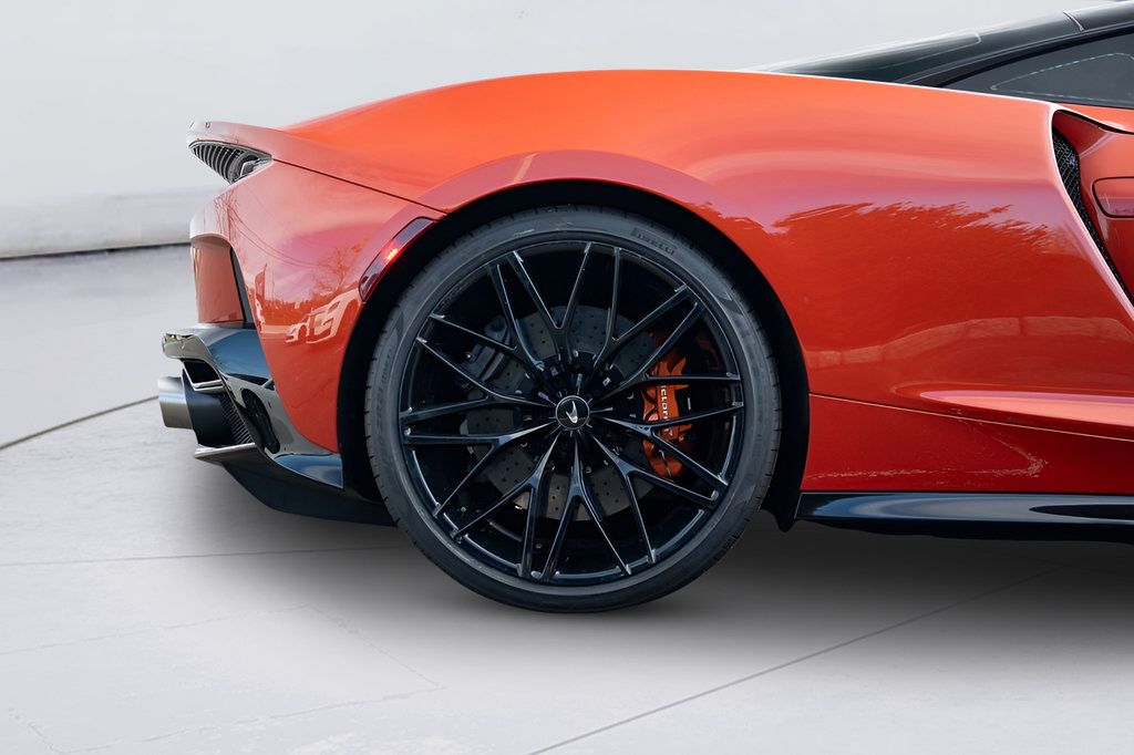 Used 2023 McLaren GT RWD image 35
